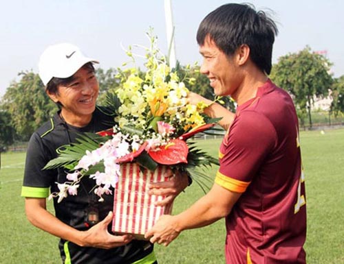 Lái xe riêng “bật mí” những điều thú vị về đời tư của HLV Miura - 2