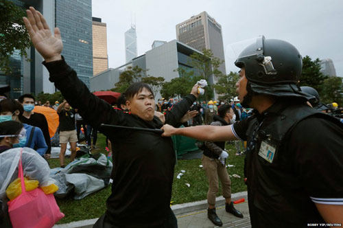 Biểu tình Hong Kong chờ đợi “phút khai tử“ - 3