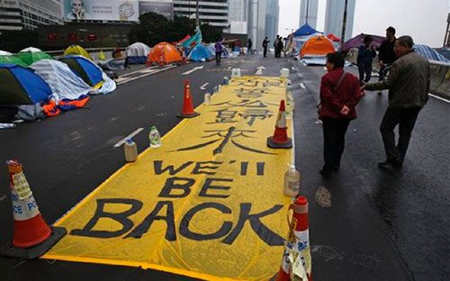 Biểu tình Hong Kong chờ đợi “phút khai tử“ - 2