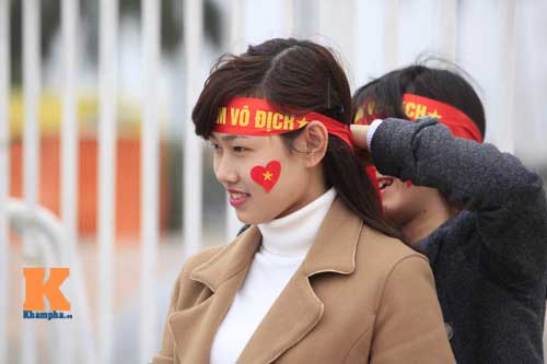 Cái bắt tay thắm tình của CĐV Malaysia - Việt Nam - 15