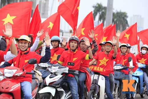 Cái bắt tay thắm tình của CĐV Malaysia - Việt Nam - 11