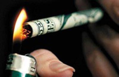 Mỗi năm có 200 tỷ USD “bay” theo khói thuốc - 1