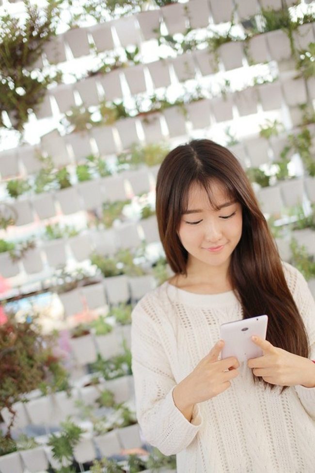 Hotgirl khoe vòng 1 tròn trịa cùng smartphone

Dùng "gậy tự sướng", người đẹp khoe đường cong gợi cảm

Siêu đường cong "thiêu cháy" bên laptop

Mỹ nữ tóc vàng tạo dáng ngộ nghĩnh cùng smartphone N3

Dàn chân dài tạo dáng khỏe khoắn cùng smartphone
