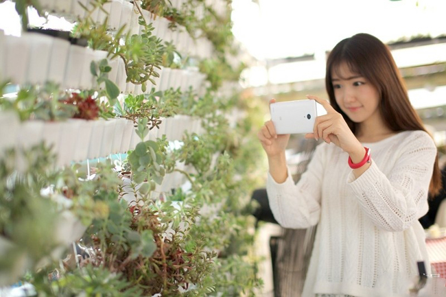 Hotgirl khoe vòng 1 tròn trịa cùng smartphone

Dùng "gậy tự sướng", người đẹp khoe đường cong gợi cảm

Siêu đường cong "thiêu cháy" bên laptop

Mỹ nữ tóc vàng tạo dáng ngộ nghĩnh cùng smartphone N3

Dàn chân dài tạo dáng khỏe khoắn cùng smartphone
