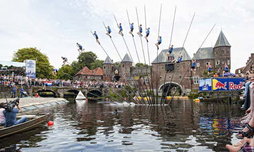 Nhảy sào qua sông, môn thể thao độc đáo ở Hà Lan - 1