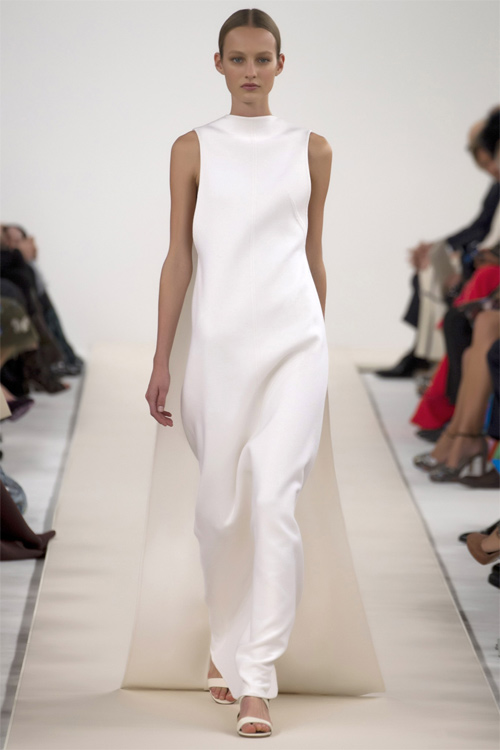 Váy trắng của Valentino đẹp tới mức “nín thở“ - 7