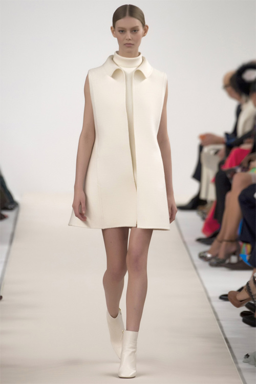 Váy trắng của Valentino đẹp tới mức “nín thở“ - 17