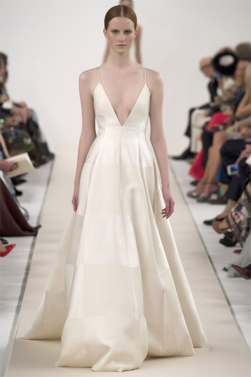 Váy trắng của Valentino đẹp tới mức “nín thở“ - 11