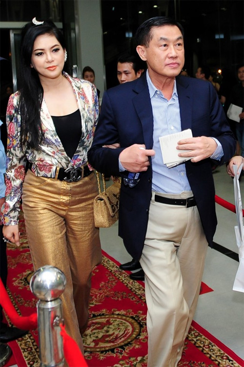 Mẹ chồng Hà Tăng sành điệu bên chồng - 2