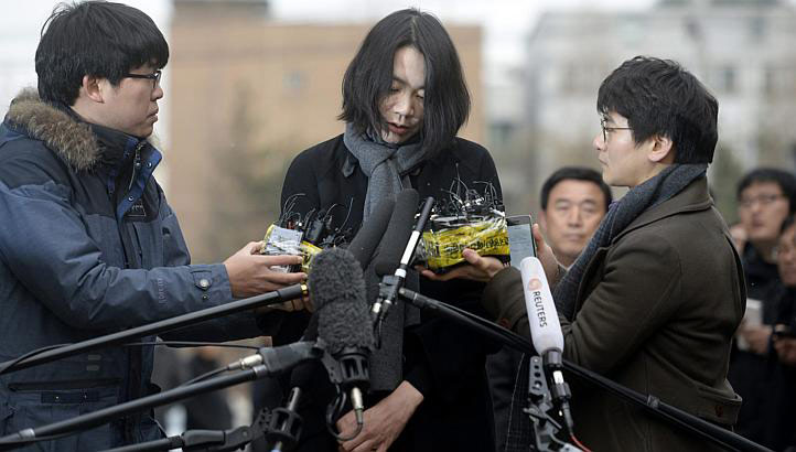 “Sếp bà” Korean Air chửi thề, ép tiếp viên quỳ xin lỗi? - 2