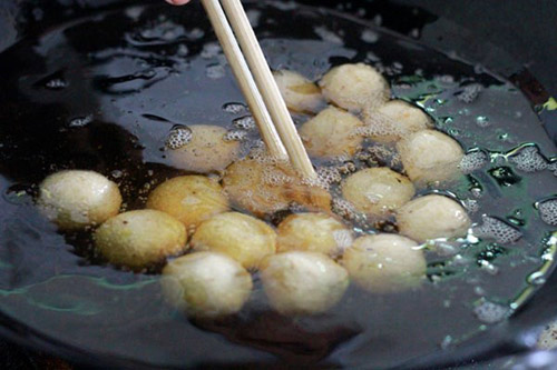 Làm bánh rán lúc lắc ngọt thơm cho cả nhà mê mẩn - 9