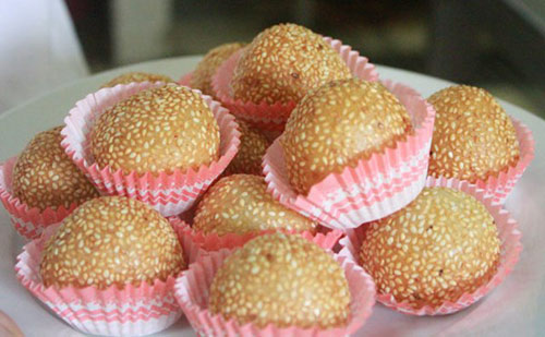 Làm bánh rán lúc lắc ngọt thơm cho cả nhà mê mẩn - 13