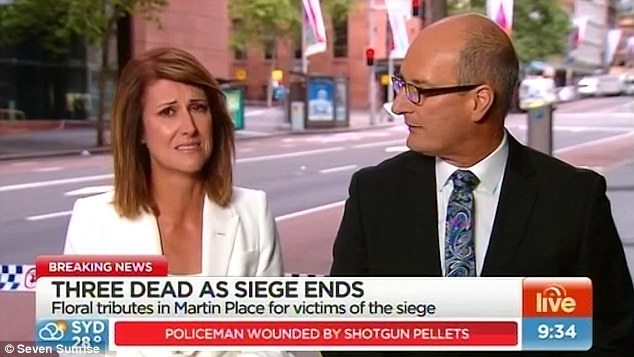 Nữ MC bật khóc khi nói về con tin Úc thiệt mạng - 1