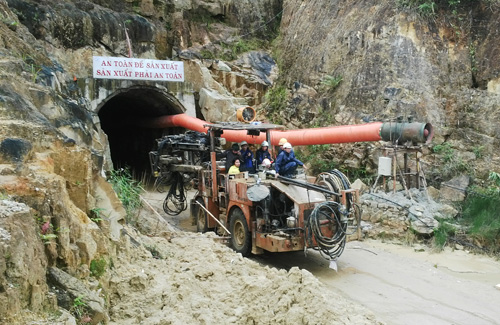 Vụ sập hầm: Chuẩn bị bơm nước từ trong hầm ra ngoài - 9