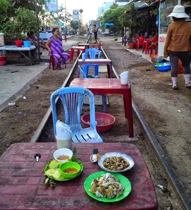 Bác nào tự tin ngồi ăn hàng ở đây không
