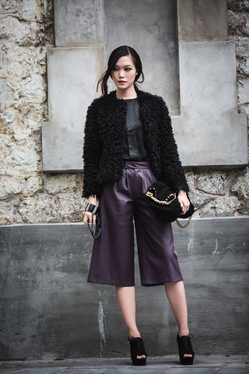 Hoa hậu Thùy Dung cá tính dạo bước trên phố Hà Nội - 1