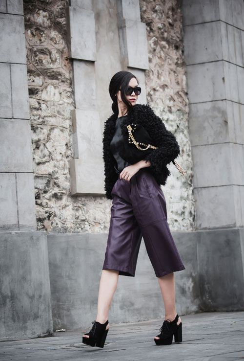 Hoa hậu Thùy Dung cá tính dạo bước trên phố Hà Nội - 2