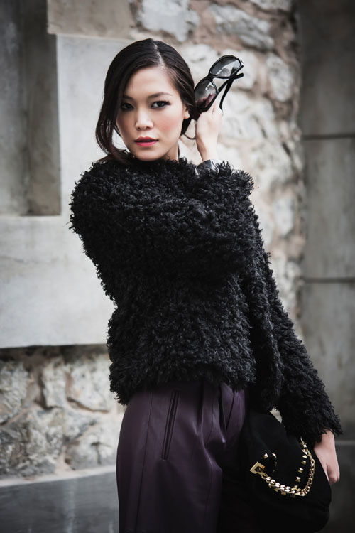 Hoa hậu Thùy Dung cá tính dạo bước trên phố Hà Nội - 4