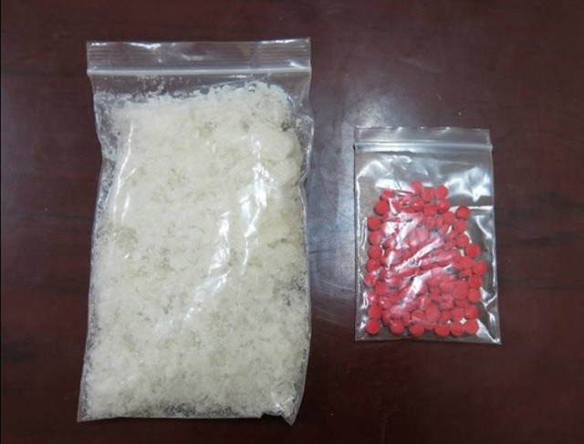 Gặp 141, nam thanh niên ôm chất nghi ma túy bỏ chạy - 2