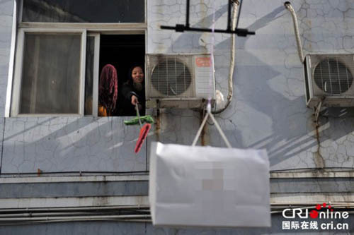 Tỏ tình thất bại vì dùng trực thăng tự chế để tặng quà - 3