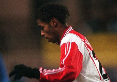 Nhìn lại sự nghiệp lẫy lừng của Thierry Henry qua ảnh - 1