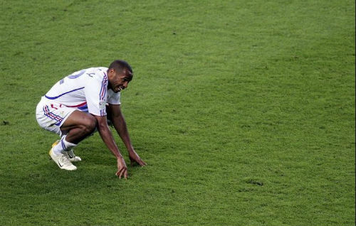 Nhìn lại sự nghiệp lẫy lừng của Thierry Henry qua ảnh - 14