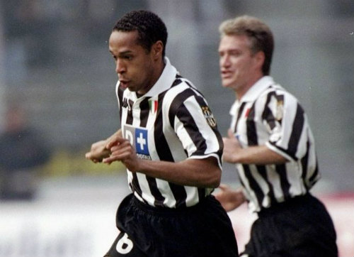 Nhìn lại sự nghiệp lẫy lừng của Thierry Henry qua ảnh - 2