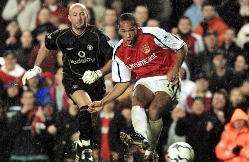 Nhìn lại sự nghiệp lẫy lừng của Thierry Henry qua ảnh - 6