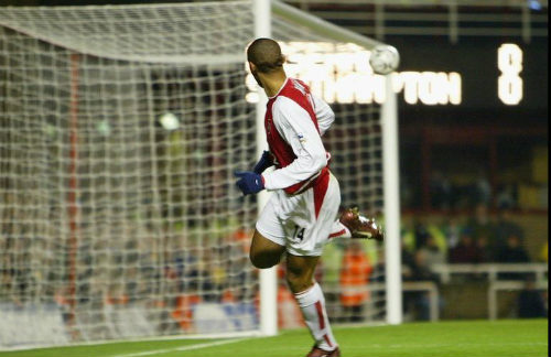 Nhìn lại sự nghiệp lẫy lừng của Thierry Henry qua ảnh - 8