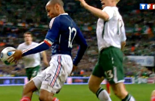 Nhìn lại sự nghiệp lẫy lừng của Thierry Henry qua ảnh - 4