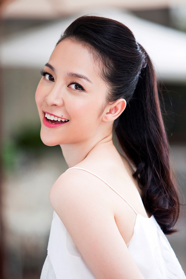 Lễ cưới bí mật của “chim công làng múa” Linh Nga với con trai một vị tướng vào cuối năm 2010 khiến nhiều người tò mò.



