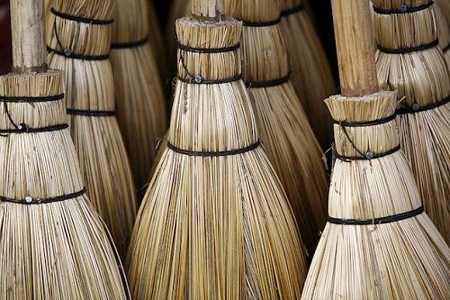 Những truyền thống kì quặc trong Giáng sinh trên thế giới - 4