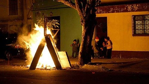 Những truyền thống kì quặc trong Giáng sinh trên thế giới - 9