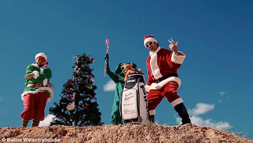 Golf thủ mặc áo ông già Noel hát rap cực vui nhộn - 1