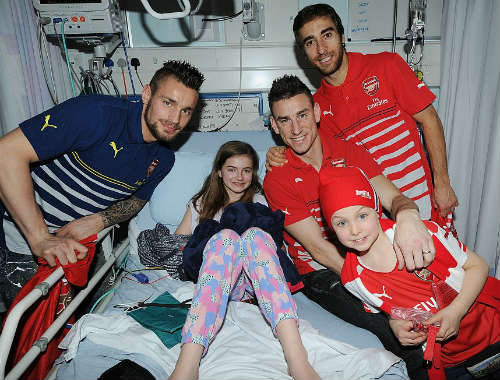 Man City và Arsenal đón Giáng sinh theo cách riêng biệt - 10