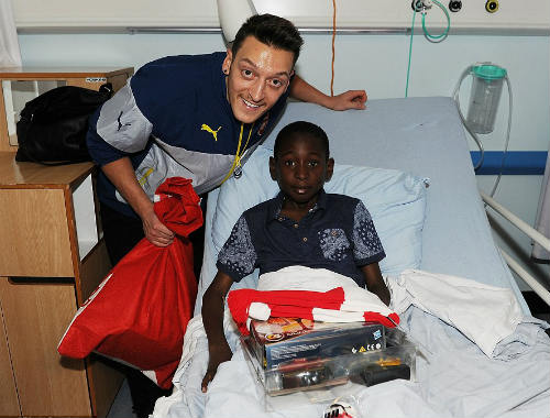 Man City và Arsenal đón Giáng sinh theo cách riêng biệt - 13