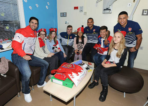 Man City và Arsenal đón Giáng sinh theo cách riêng biệt - 4