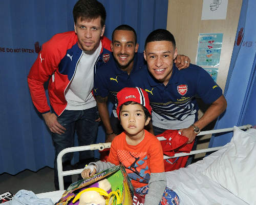 Man City và Arsenal đón Giáng sinh theo cách riêng biệt - 5