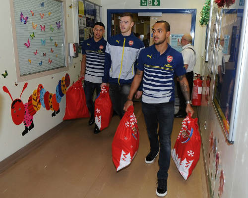 Man City và Arsenal đón Giáng sinh theo cách riêng biệt - 6