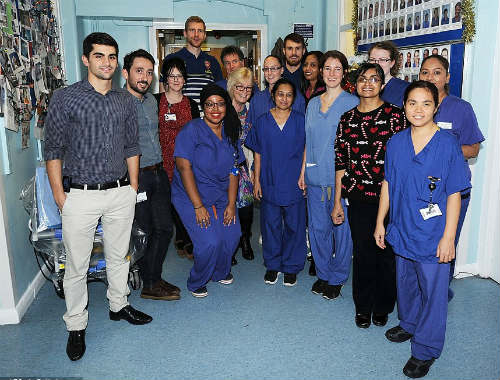 Man City và Arsenal đón Giáng sinh theo cách riêng biệt - 8