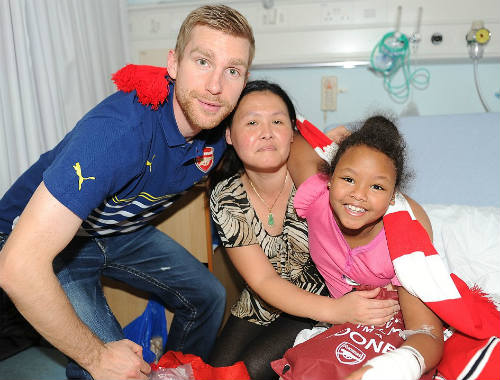 Man City và Arsenal đón Giáng sinh theo cách riêng biệt - 9