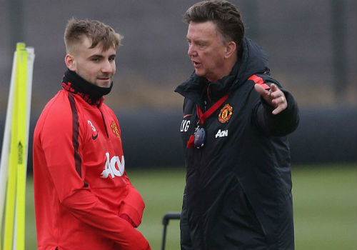 HLV Van Gaal "xung đột" với Sir Alex về MU - 8