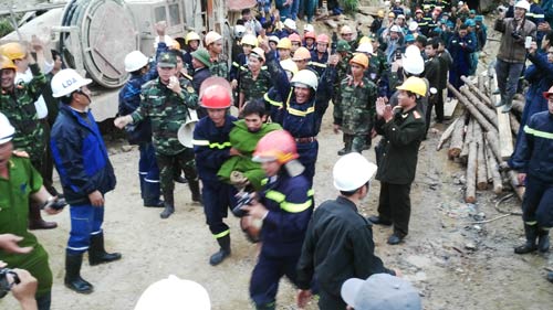 Thủ tướng khen ngợi lực lượng cứu hộ vụ sập hầm - 1