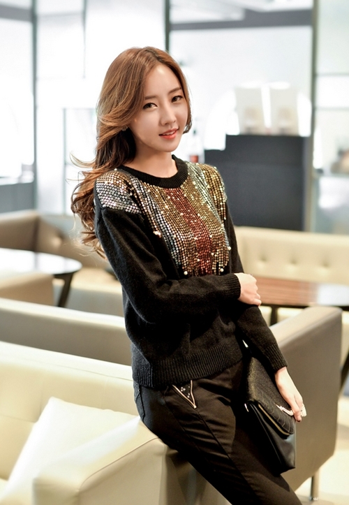 Diện áo len “kẹo ngọt” tới công sở mùa Giáng sinh - 5