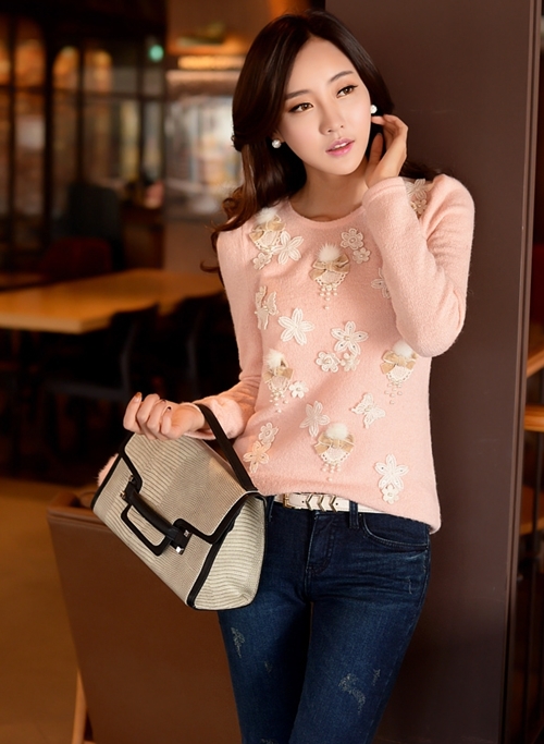 Diện áo len “kẹo ngọt” tới công sở mùa Giáng sinh - 7