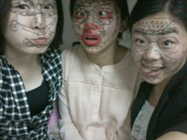 Cười sặc sụa với những cô nàng nghịch ngợm - 5