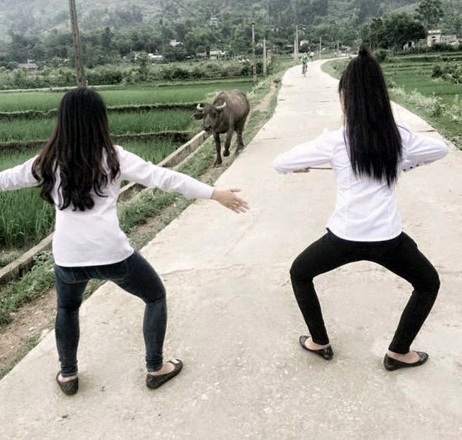 Cười sặc sụa với những cô nàng nghịch ngợm - 1