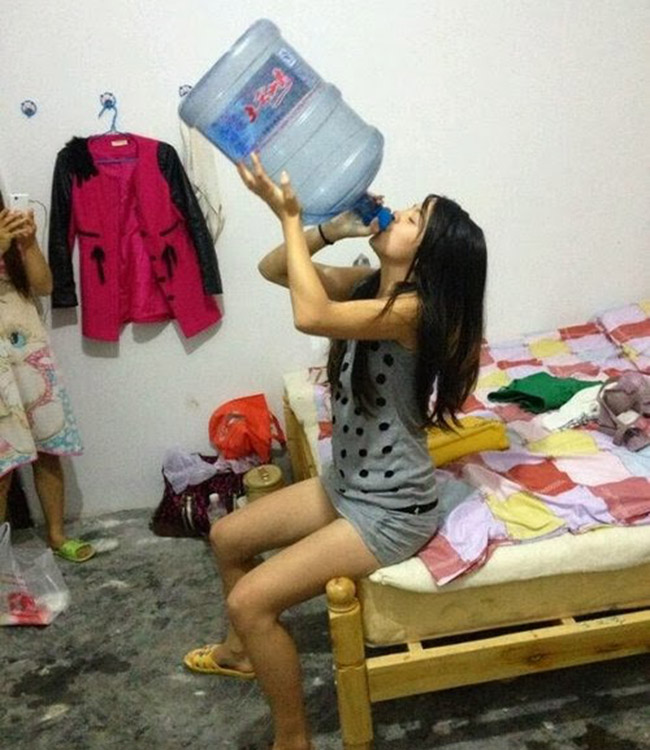 Cười sặc sụa với những cô nàng nghịch ngợm - 9