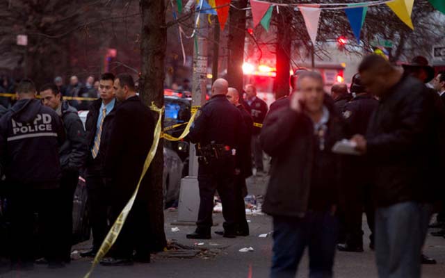 Hai cảnh sát Mỹ bị phục kích, bắn chết giữa phố - 1