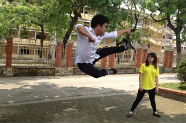 Teen Việt chụp ảnh “tự sướng” ... siêu khó đỡ - 1